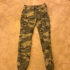 Mens camouflage Old Navy jeans. Used once, in perfect condition. Size 30x34!